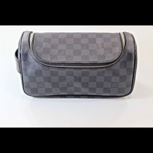 Louis Vuitton Toiletry damier graphite